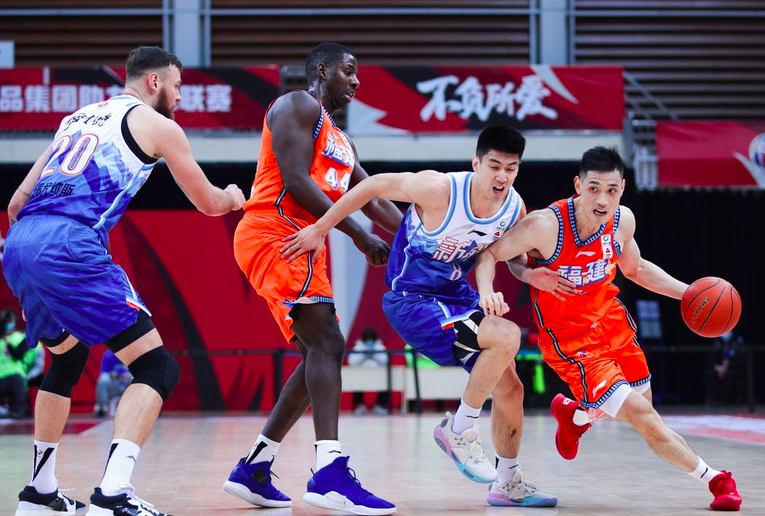 开云-里程碑夜！瓦伦西亚临场应变；CBA常规赛窗口期刷纪录；管理层满意；临场指挥获称赞的简单介绍