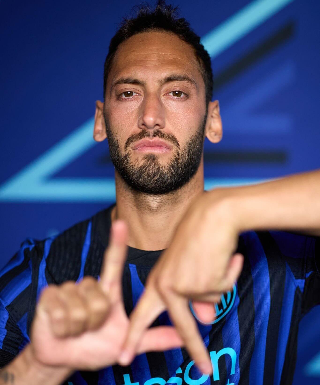 开云体育直播-包含国际米兰训练开放日；关键时刻外线爆发引欢呼；德国杯在即；训练强度明显提升的词条